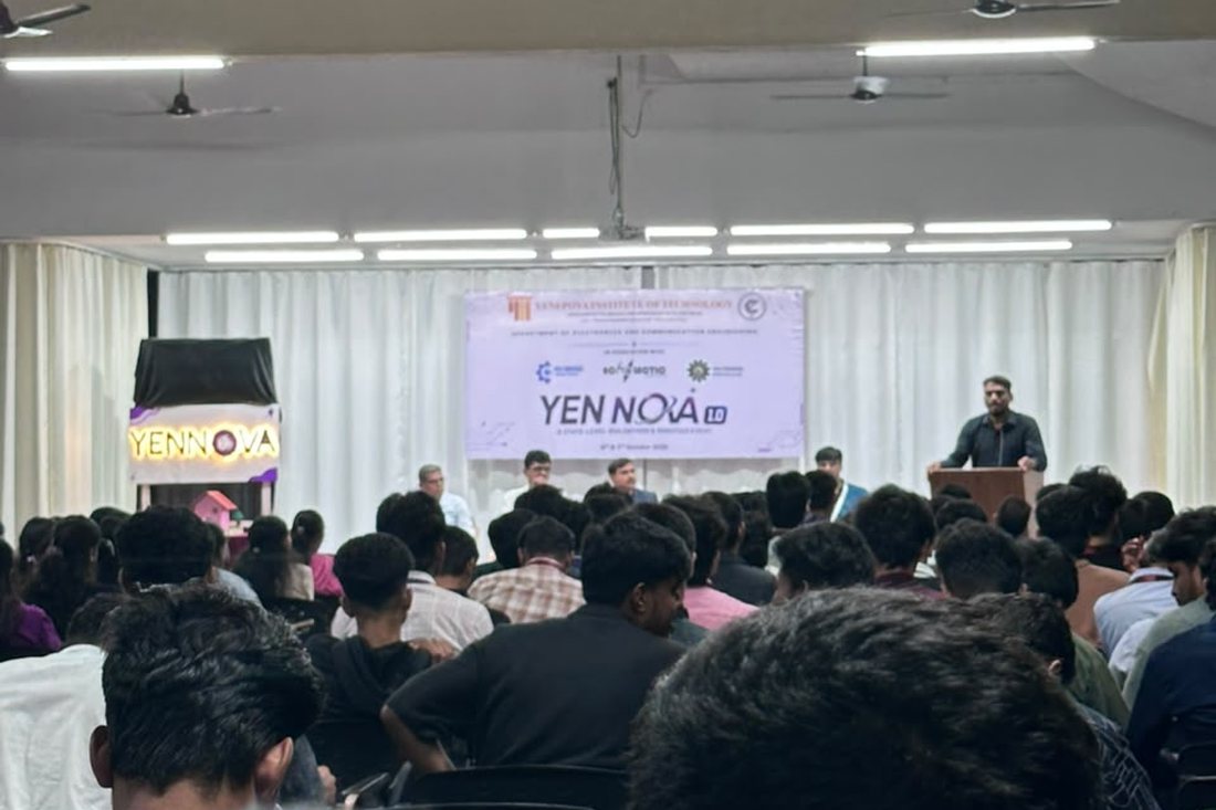 The opening session in the main hall.
