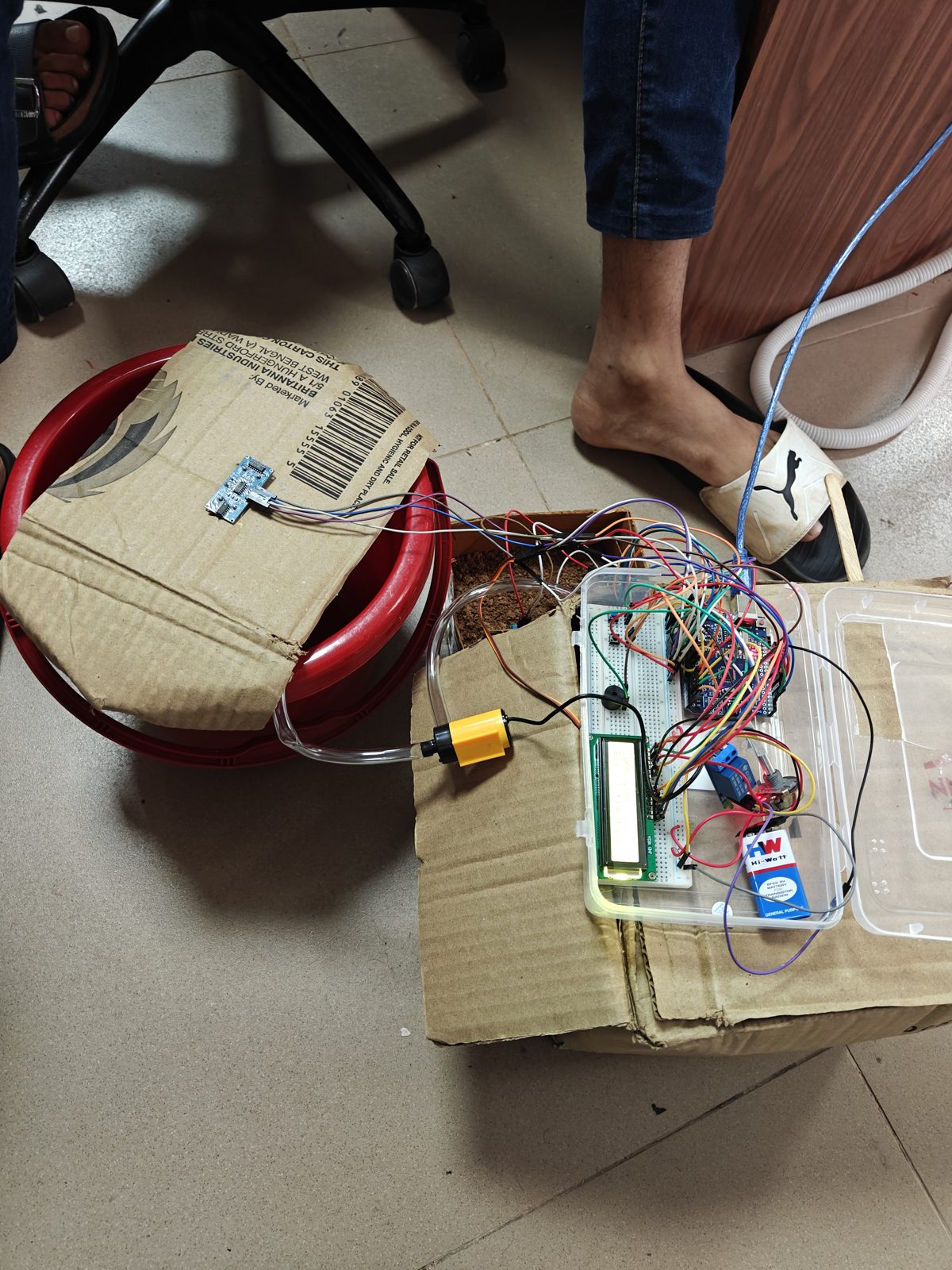 The assembled unit: reservoir bucket, soil tray, pump and the controller with its 16x2 LCD.